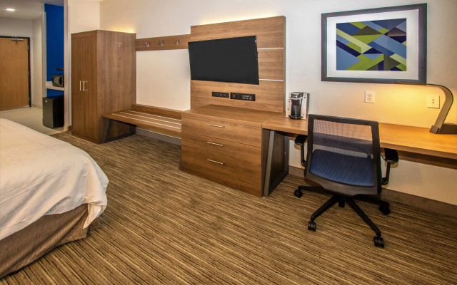 photo 2 of Holiday Inn Express Hotel & Suites Roseville-Galleria Area by IHG