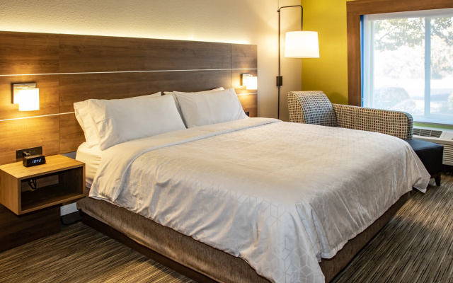 photo 5 of Holiday Inn Express Hotel & Suites Roseville-Galleria Area by IHG