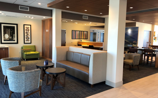 photo 3 of Holiday Inn Express Hotel & Suites Springfield