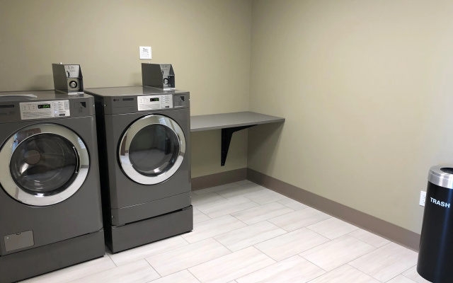photo 4 of Holiday Inn Express Hotel & Suites Springfield