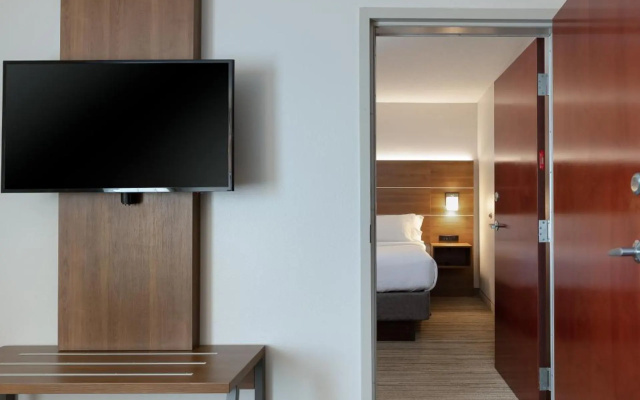 photo 2 of Holiday Inn Express Hotel & Suites Milton East I-10