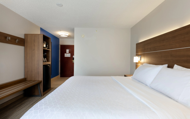 photo 3 of Holiday Inn Express Hotel & Suites Milton East I-10