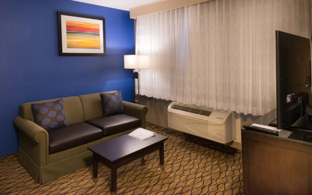 photo 3 of Holiday Inn Express & Suites Pasadena - Los Angeles by IHG
