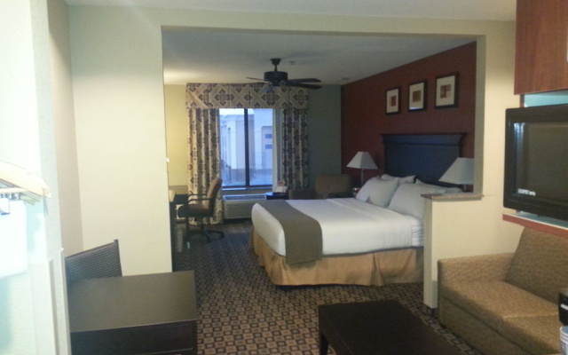 photo 3 of Holiday Inn Express & Suites Clinton