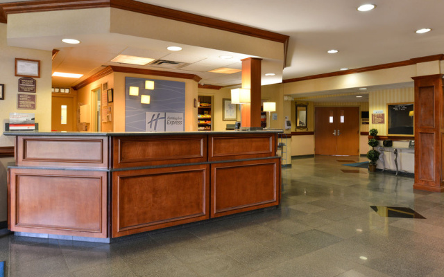 photo 2 of Holiday Inn Express Hotel & Suites Southfield - Detroit