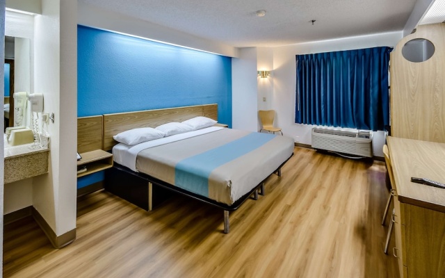 photo 3 of Holiday Inn Express Houston-i-10 W