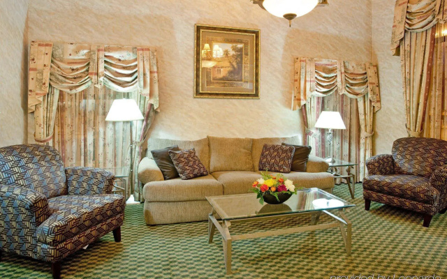 photo 2 of Holiday Inn Express Huntington