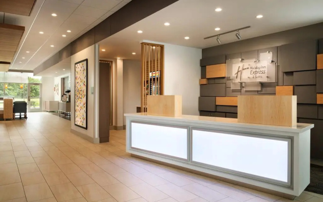 photo 2 of Holiday Inn Express Jamaica - JFK AirTrain - NYC by IHG