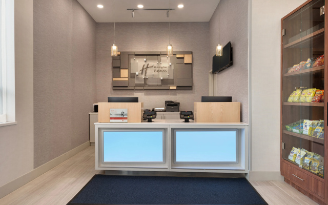 photo 4 of Holiday Inn Express Jamaica - JFK AirTrain - NYC by IHG