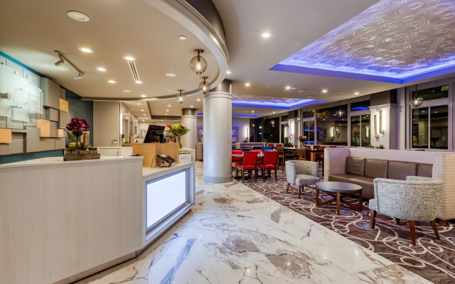 photo 2 of Holiday Inn Express Kansas City Downtown by IHG