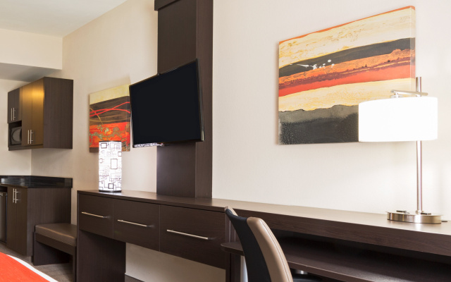 photo 5 of Holiday Inn Express Hotel Naples Downtown - 5th Avenue