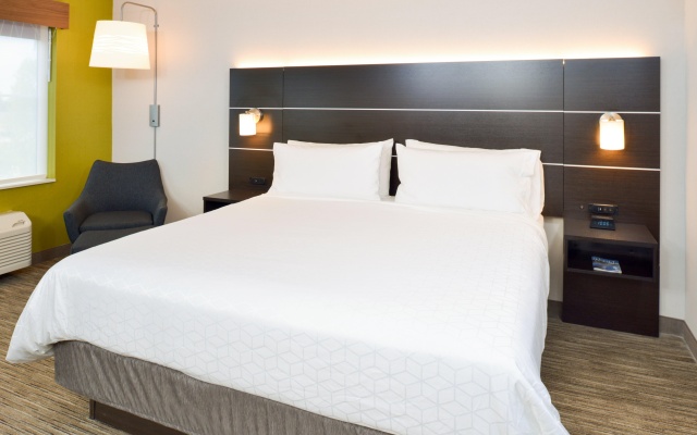 photo 3 of Holiday Inn Express Wixom by IHG