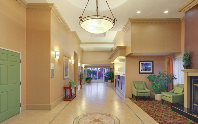 photo 2 of Holiday Inn Express Oakdale by IHG