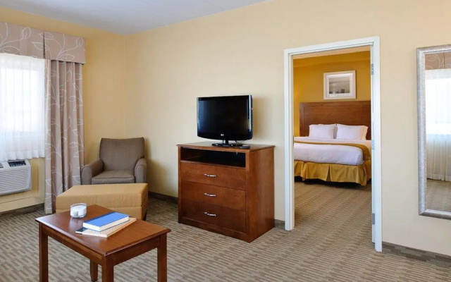 photo 4 of Harbor Pointe Inn PHL Airport