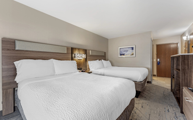 photo 4 of Holiday Inn Express Pittsburgh East - Mall Area by IHG