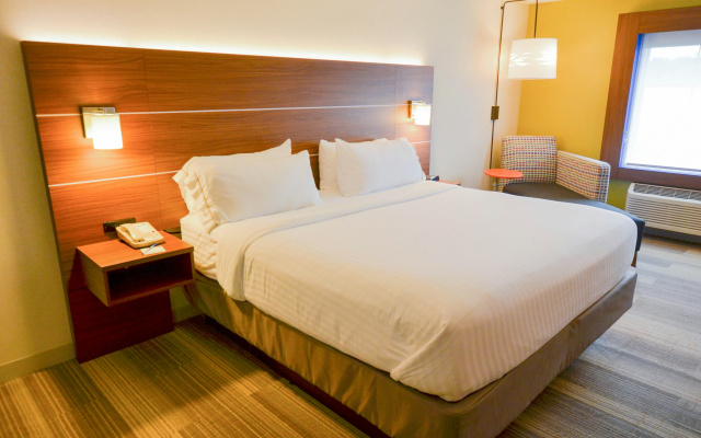 photo 4 of Holiday Inn Express Pittsburgh-Bridgeville by IHG