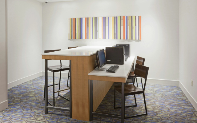 photo 3 of Holiday Inn Express Roseville-St. Paul by IHG