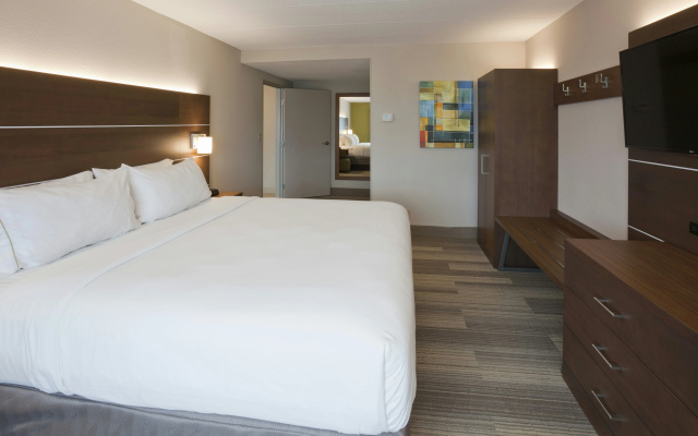 photo 4 of Holiday Inn Express Roseville-St. Paul by IHG