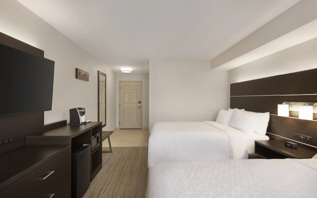 photo 2 of Holiday Inn Express Sarasota East - I-75 by IHG