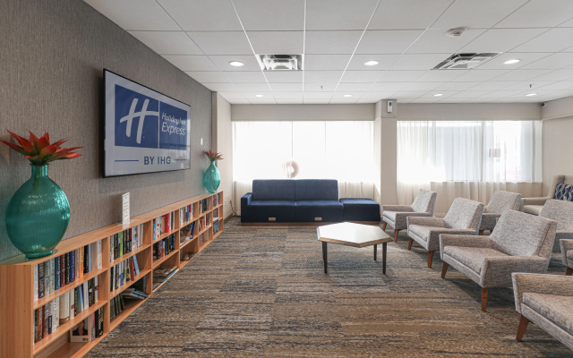 photo 2 of Holiday Inn Express Washington DC SW - Springfield by IHG