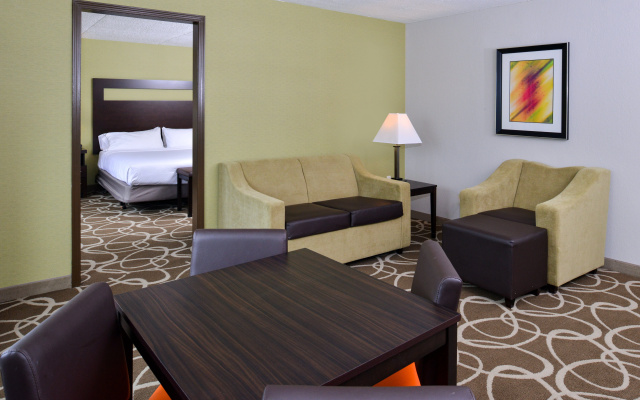 photo 4 of Holiday Inn Express St. Louis Airport - Riverport