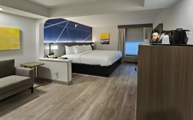 photo 5 of Comfort Inn & Suites Saint Louis Lafayette Square