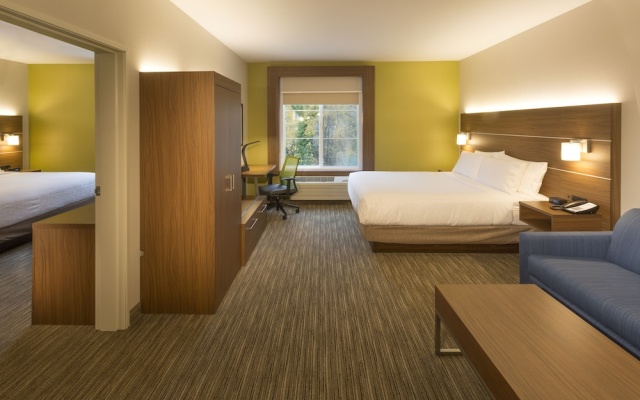 photo 4 of Holiday Inn Express And Suites Seattle South Tukwila