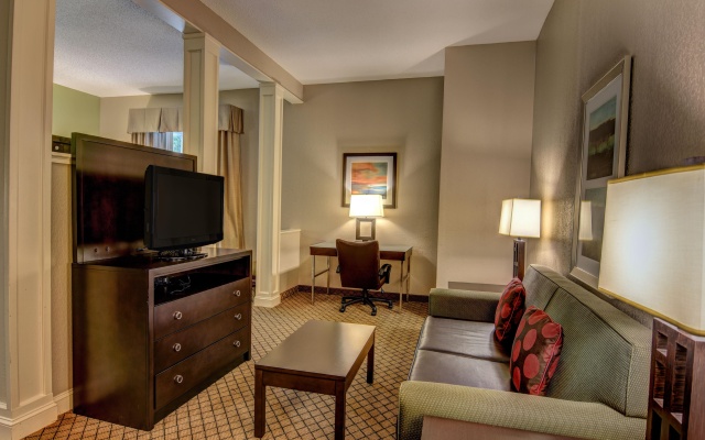 photo 2 of Holiday Inn Express Suite Wallace Hwy 41