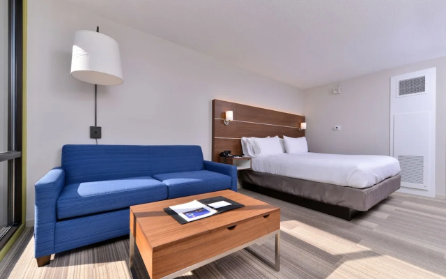 photo 2 of Holiday Inn Express & Suites Springfield