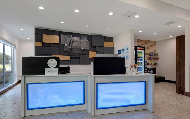 photo 4 of Holiday Inn Express & Suites Ann Arbor - University South by IHG