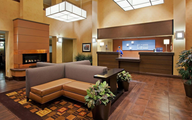 photo 2 of Holiday Inn Express Suites Belmont by IHG