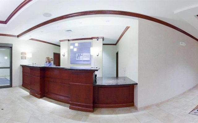 photo 2 of Holiday Inn Express & Suites Bethlehem Arpt-Allentown Area