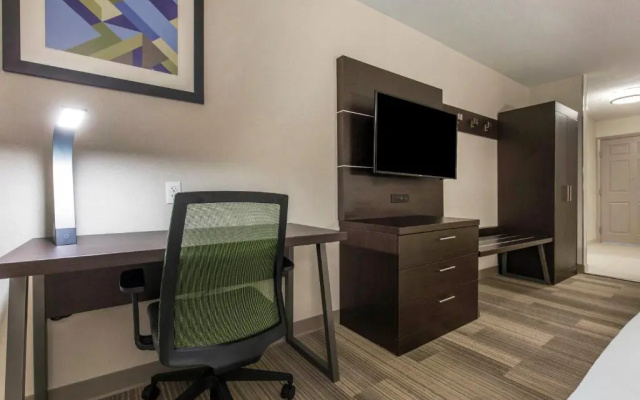 photo 2 of Holiday Inn Express & Suites Chicago West - St Charles by IHG