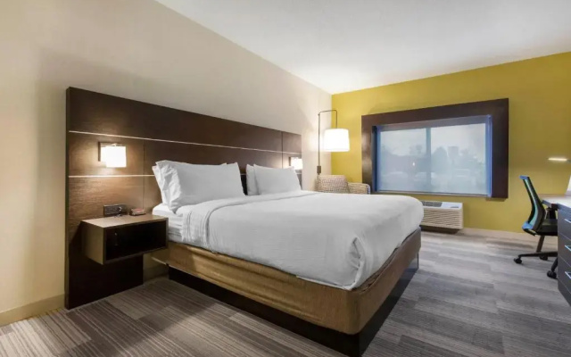 photo 4 of Holiday Inn Express & Suites Chicago West - St Charles by IHG