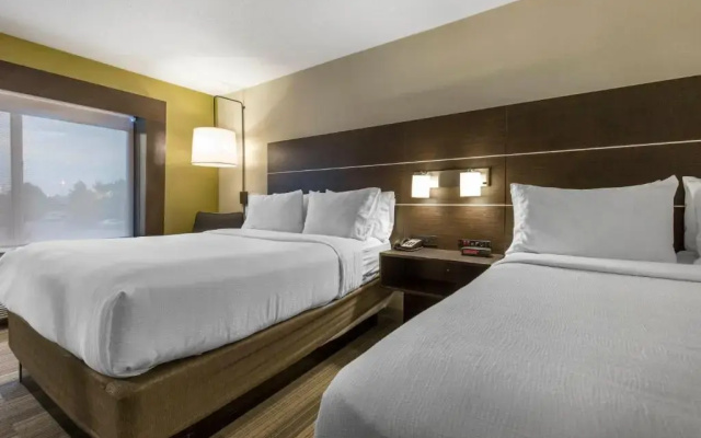 photo 5 of Holiday Inn Express & Suites Chicago West - St Charles by IHG