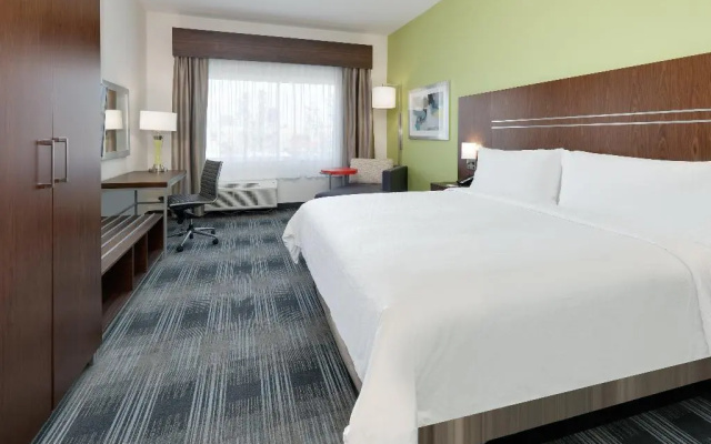 photo 2 of Holiday Inn Express & Suites Farmers Branch