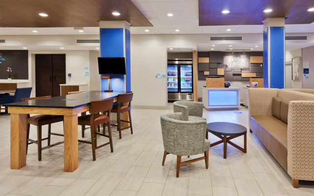 photo 2 of Holiday Inn Express & Suites Fayetteville by IHG
