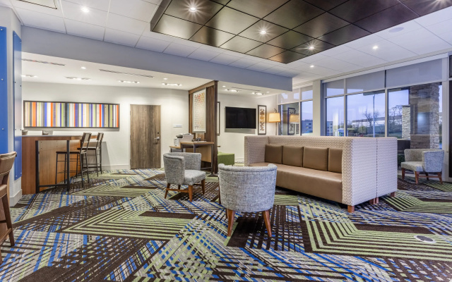 photo 2 of Holiday Inn Express & Suites Florence - Cincinnati Airport