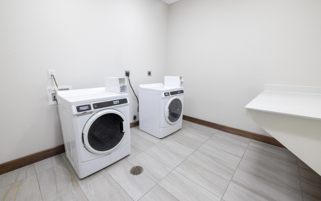 photo 3 of Holiday Inn Express & Suites Dallas Northeast - Arboretum by IHG