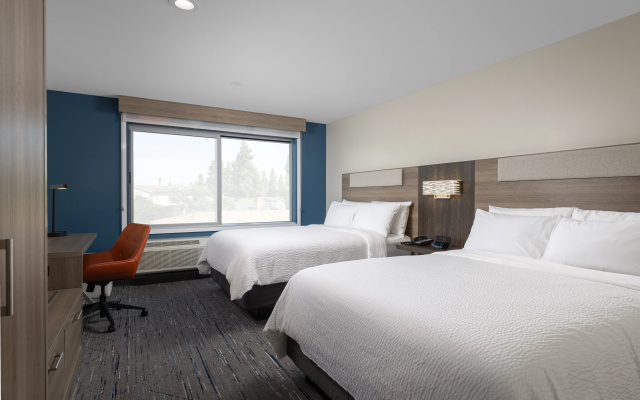 photo 3 of Holiday Inn Express & Suites Hawaiian Gardens