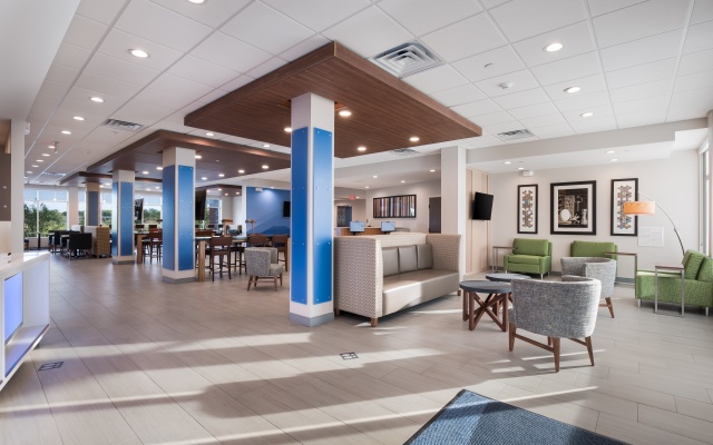 photo 2 of Holiday Inn Express & Suites Chicago - Hoffman Estates by IHG