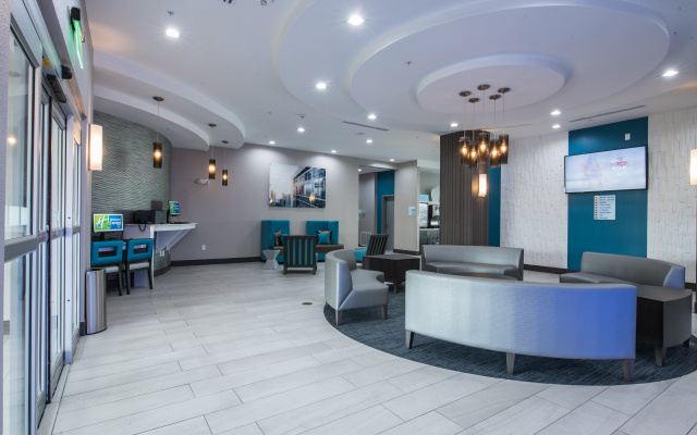 photo 2 of Holiday Inn Express & Suites Houston - Hobby Airport Area by IHG