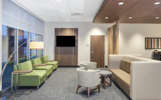 photo 2 of Holiday Inn Express & Suites Hudson I-94 by IHG