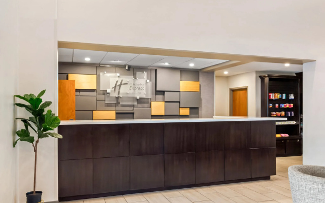 photo 2 of Holiday Inn Express & Suites Jacksonville SE- Med Ctr Area by IHG