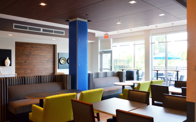 photo 2 of Holiday Inn Express & Suites Jacksonville W - I295 and I10 by IHG