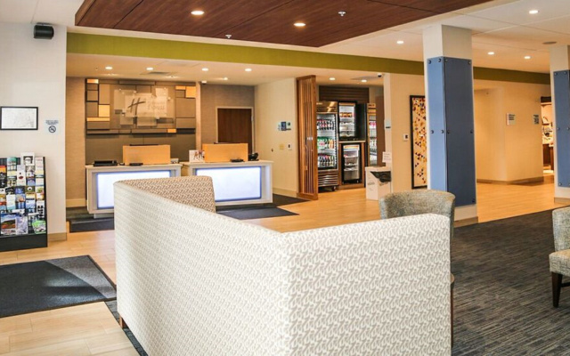 photo 2 of Holiday Inn Express & Suites Kingston-Ulster by IHG