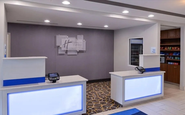 photo 2 of Holiday Inn Express & Suites Lexington East - Winchester Rd