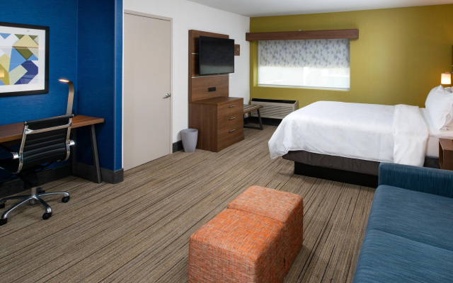 photo 3 of Holiday Inn Express & Suites Los Angeles Downtown West by IHG