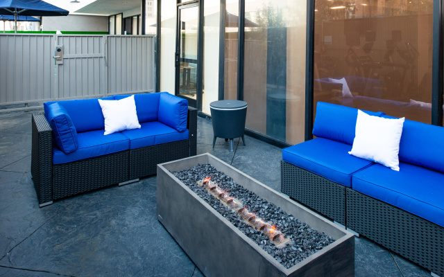photo 4 of Holiday Inn Express & Suites Los Angeles Downtown West by IHG