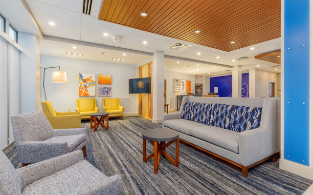 photo 3 of Holiday Inn Express & Suites Medford by IHG